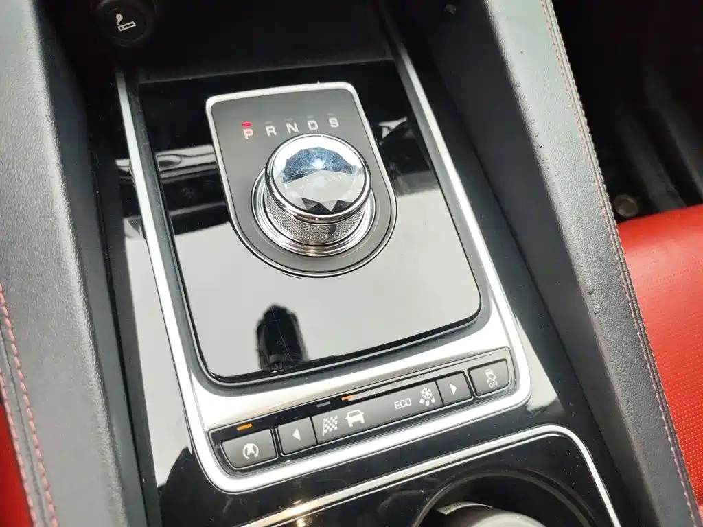 Jaguar F-PACE — миниатюра 7