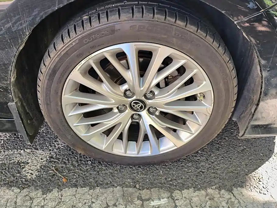 Toyota Camry — миниатюра 6
