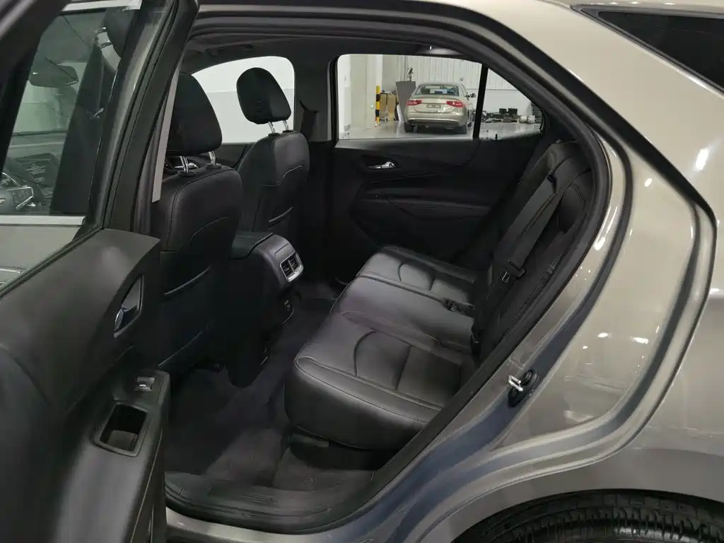 Chevrolet Equinox — миниатюра 15