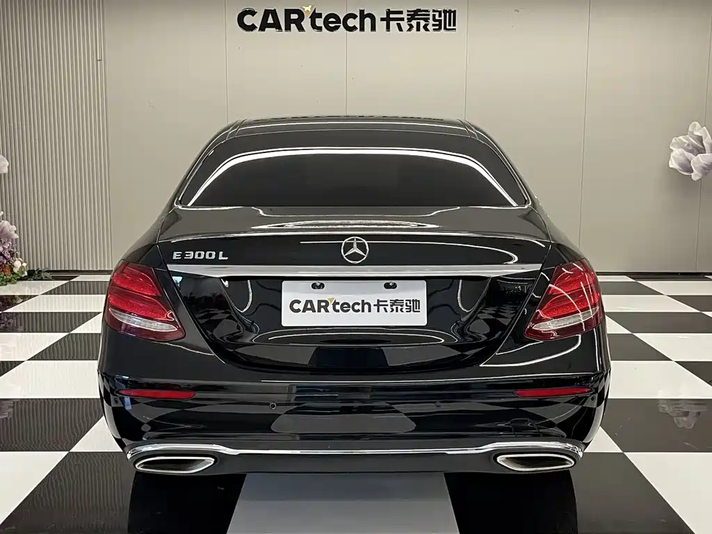 Mercedes-Benz E-Class — миниатюра 6
