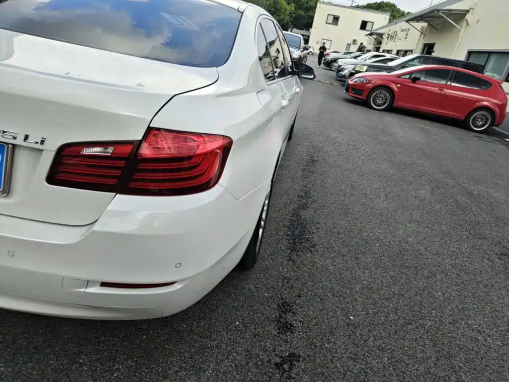 BMW 5 Series — миниатюра 8