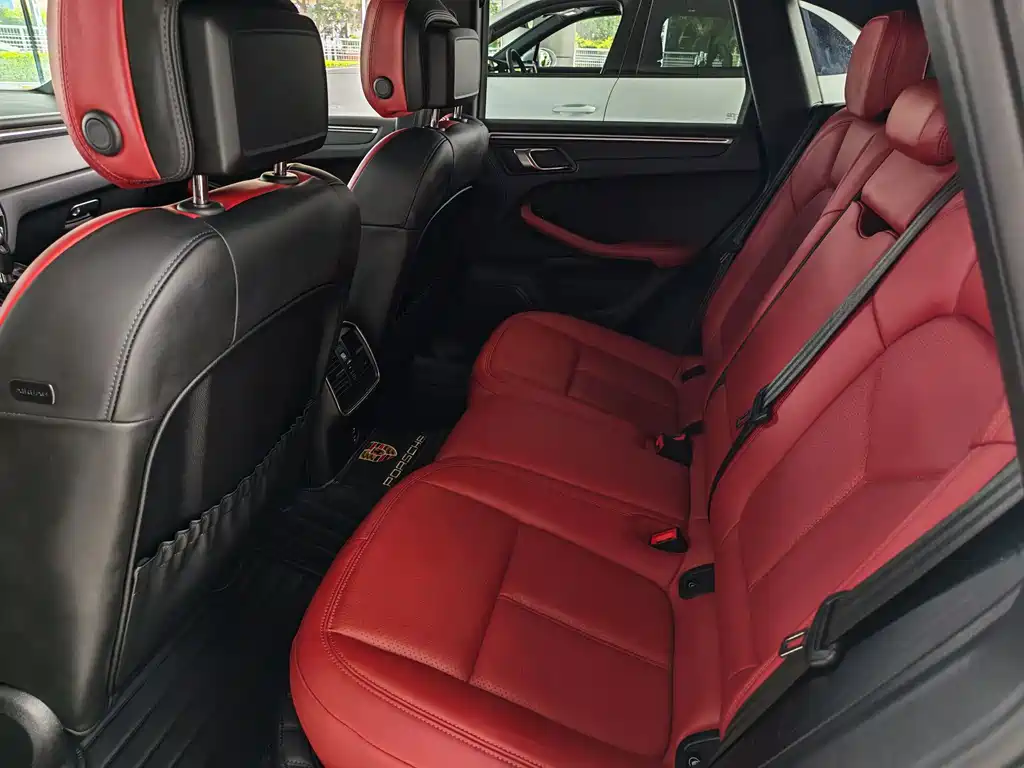 Porsche Macan — миниатюра 10