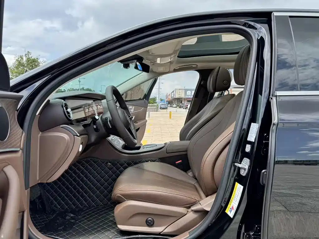 Mercedes-Benz E-Class — миниатюра 12