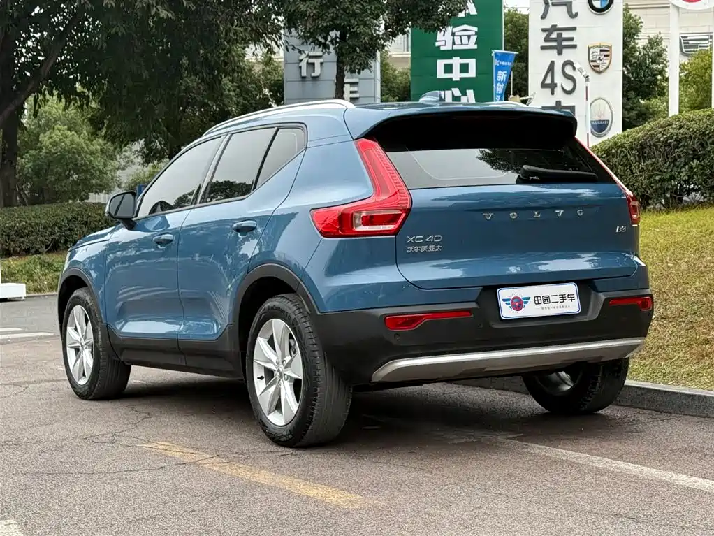 VOLVO XC40