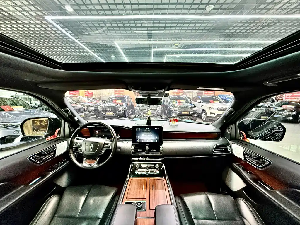 Lincoln Navigator — миниатюра 11