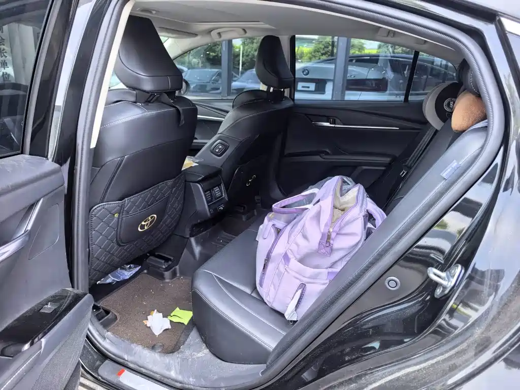 Toyota Camry — миниатюра 5