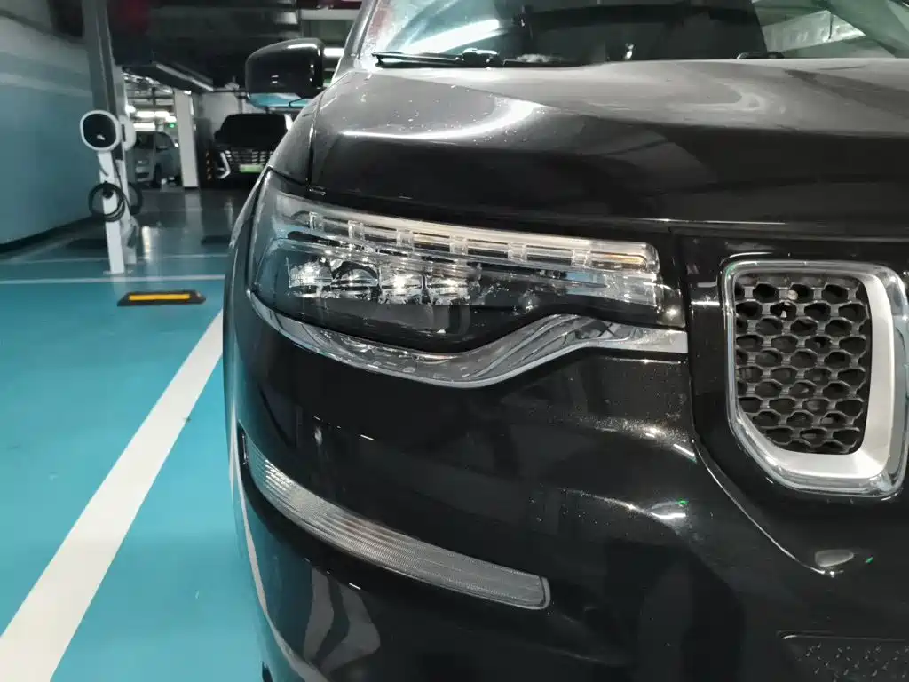 Jeep Grand Commander — миниатюра 7