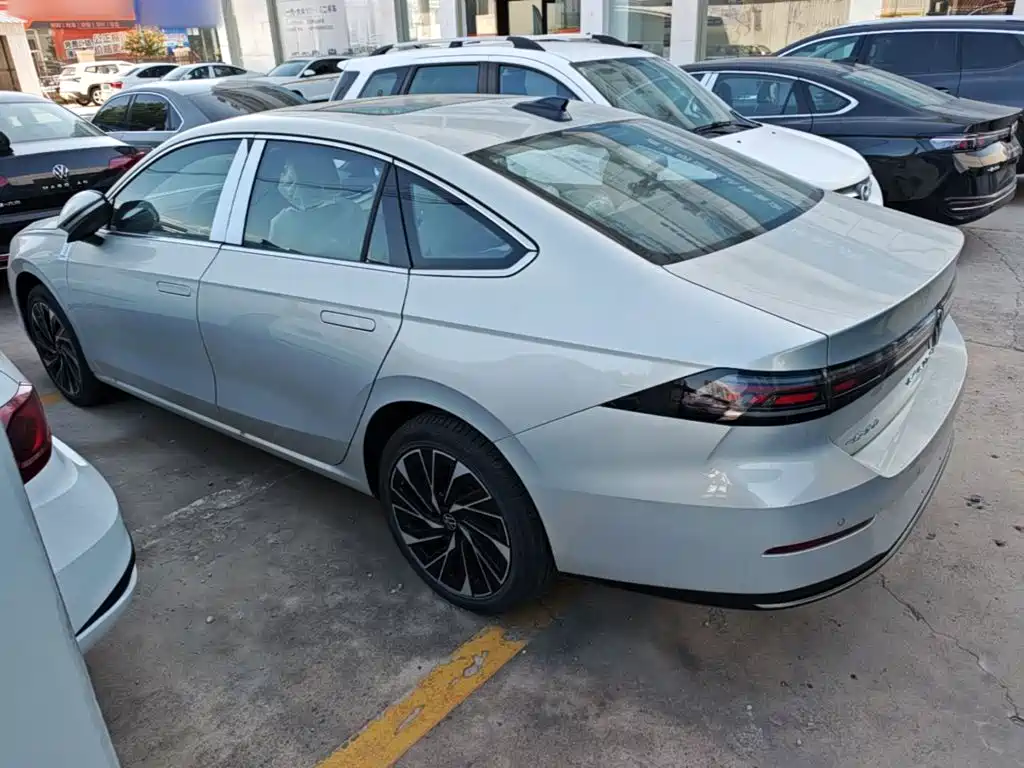 Volkswagen Sagitar — миниатюра 5