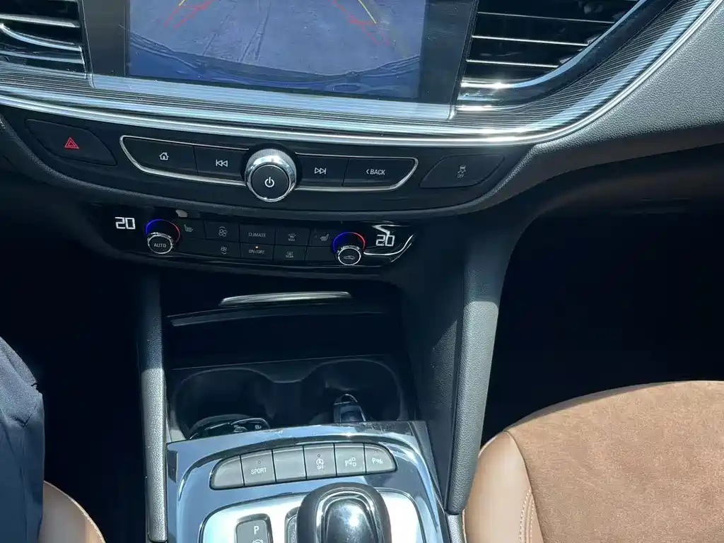 Buick Regal — миниатюра 12