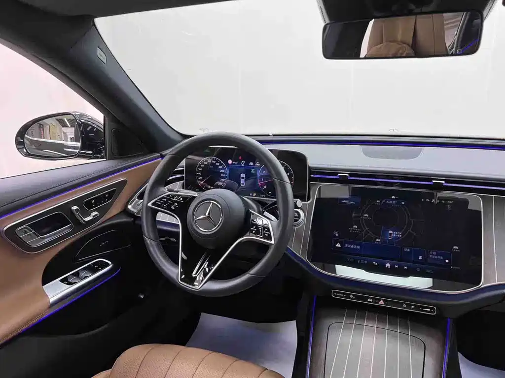 Mercedes-Benz E-Class — миниатюра 16