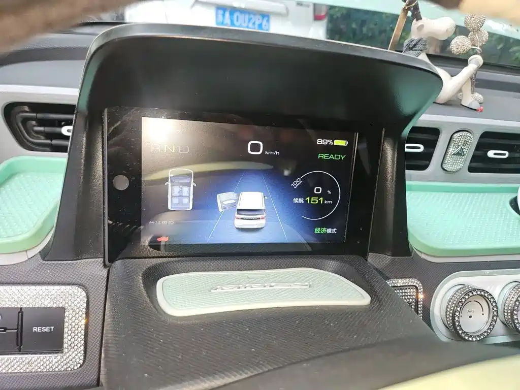 Wuling MINIEV — миниатюра 4