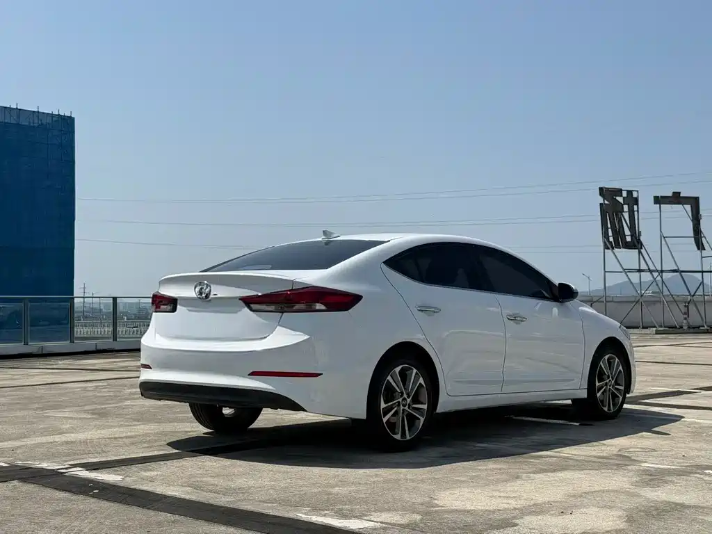 Hyundai Elantra — миниатюра 4