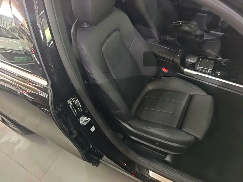 Mercedes-Benz GLB — миниатюра 25