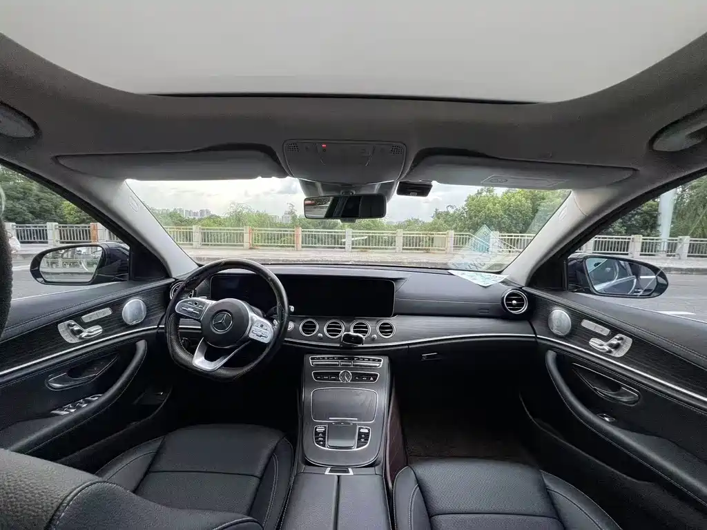 Mercedes-Benz E-Class — миниатюра 10