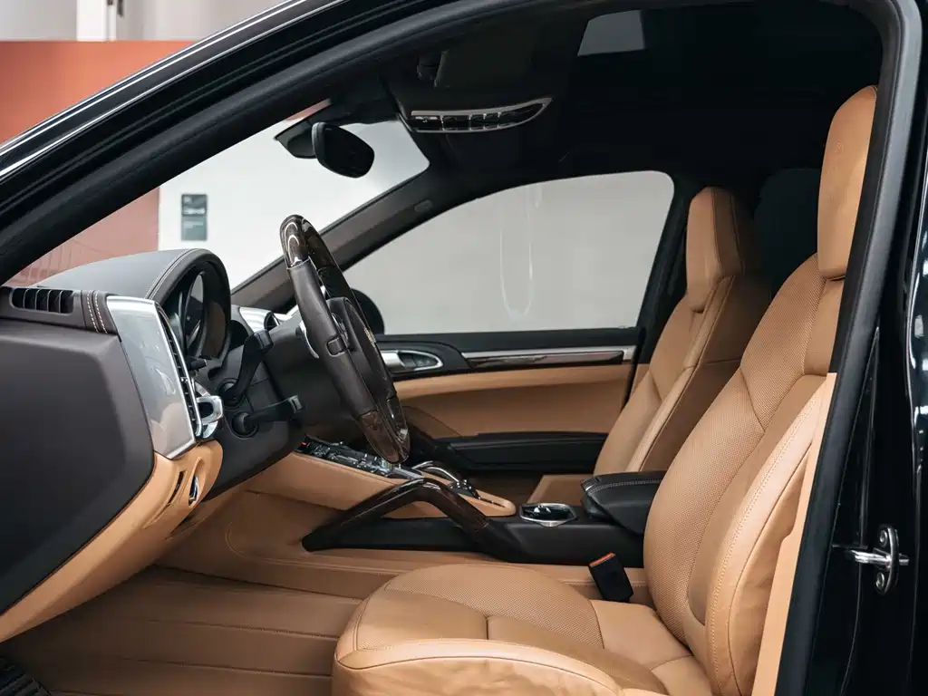 Porsche Cayenne — миниатюра 9