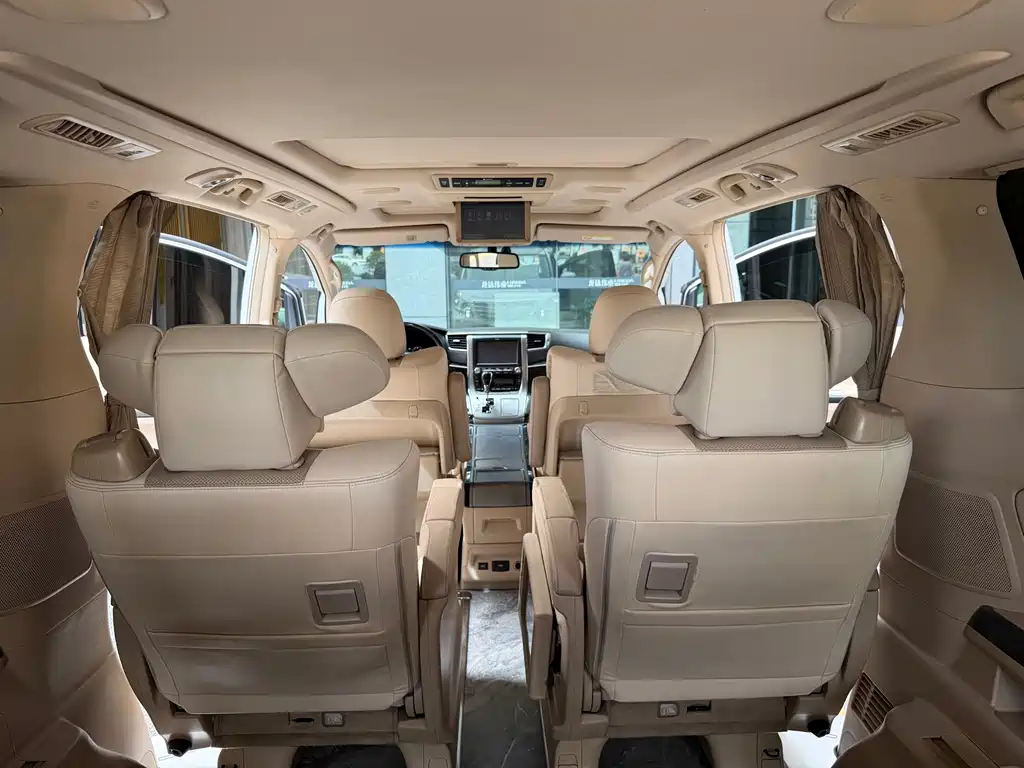 Toyota Alphard — миниатюра 17