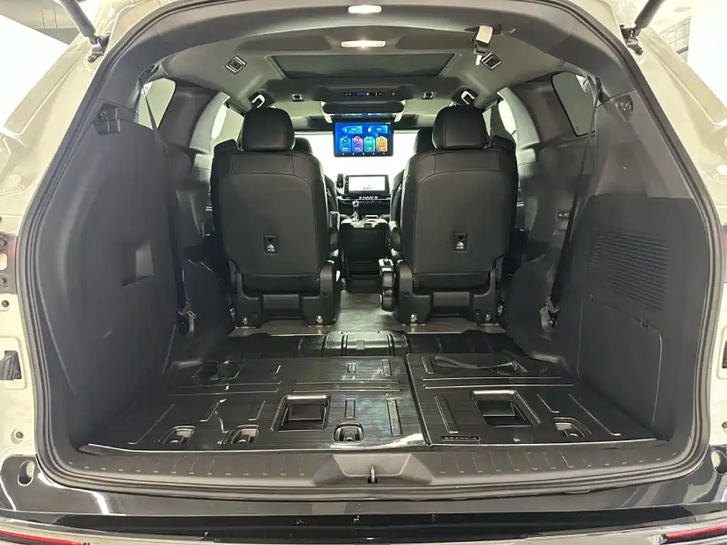 Toyota Granvia — миниатюра 15