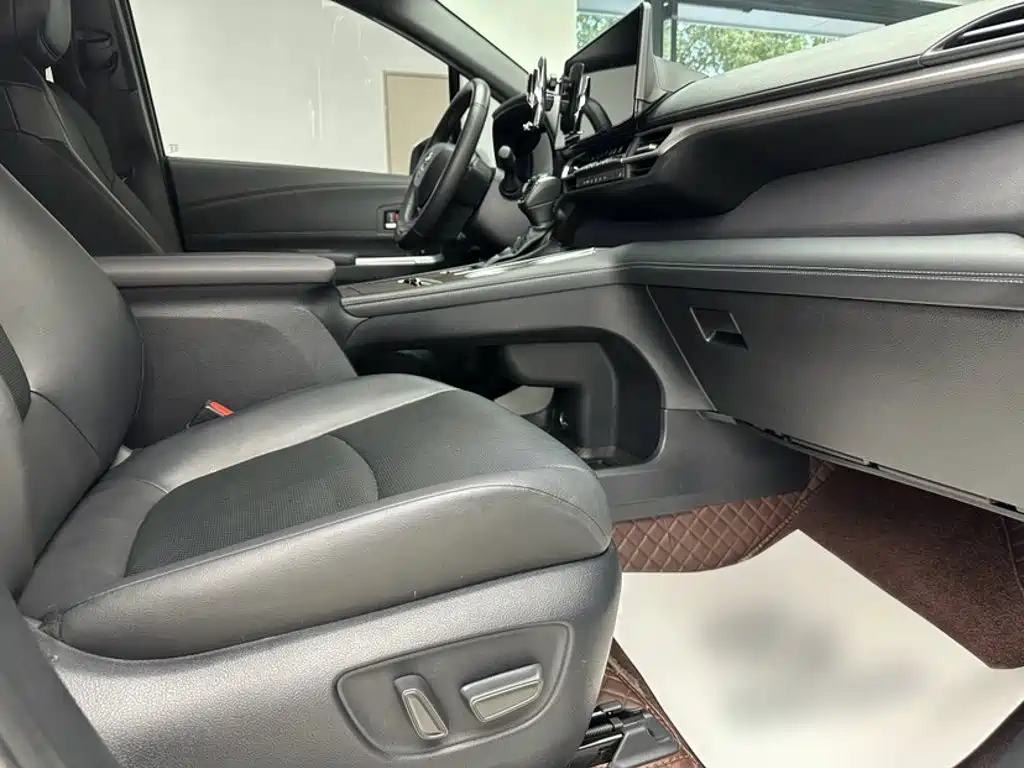 Toyota Granvia — миниатюра 18