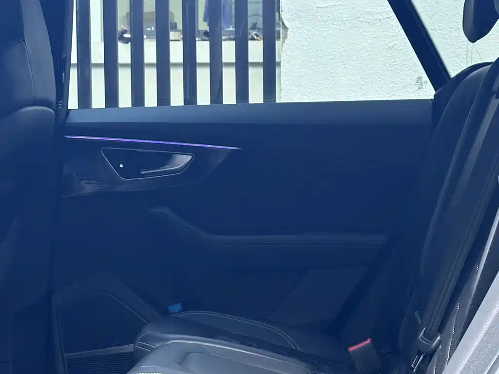 Audi Q8 — миниатюра 11