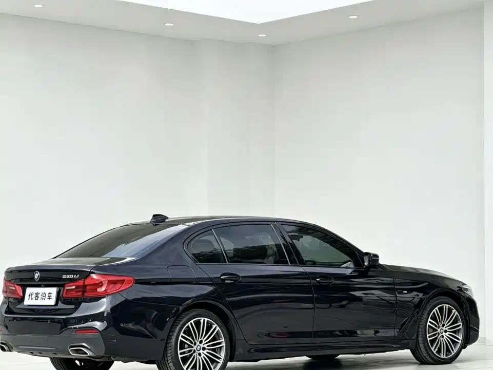 BMW 5 Series — миниатюра 7