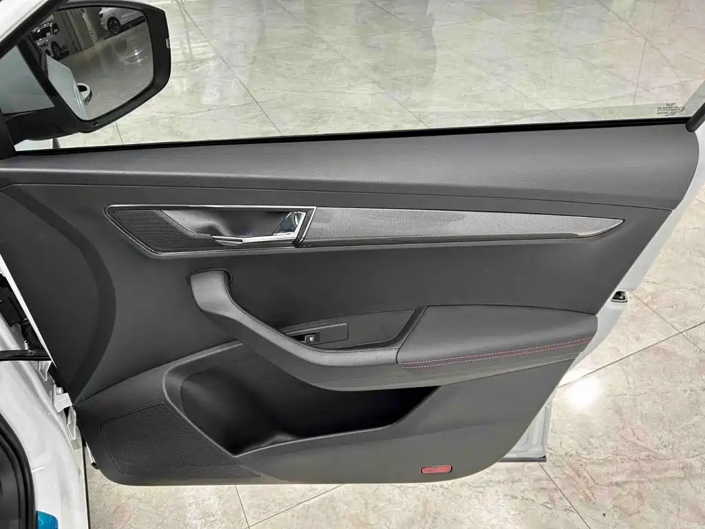 Skoda Karoq — миниатюра 16