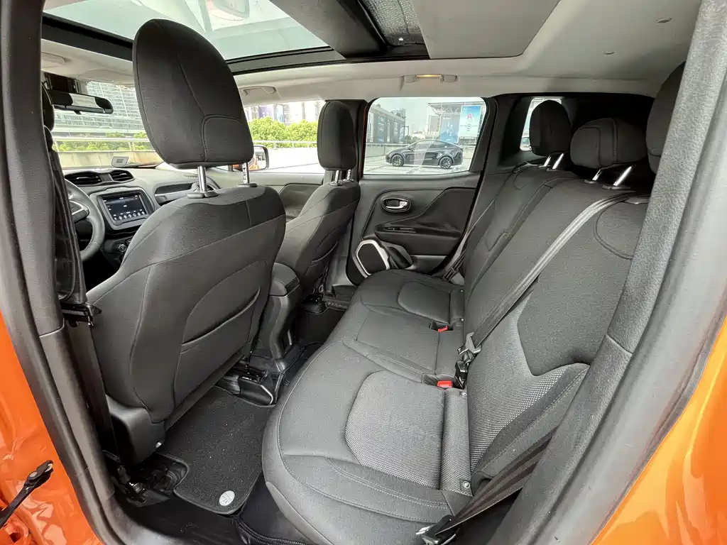 Jeep Renegade — миниатюра 7