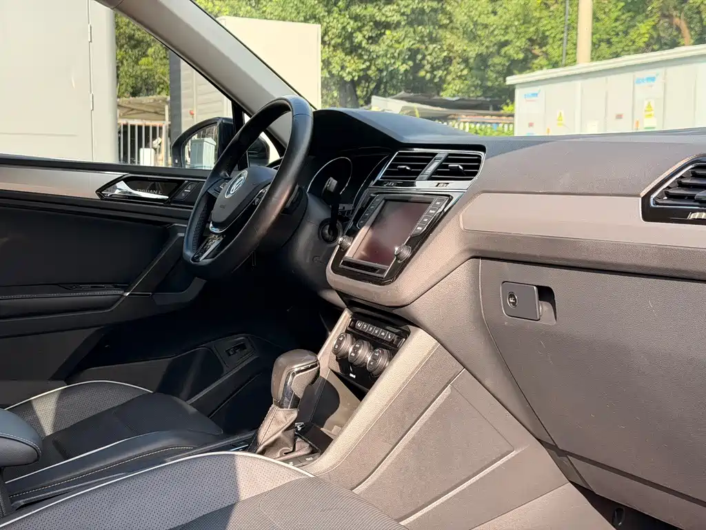 Volkswagen Tiguan L — миниатюра 12