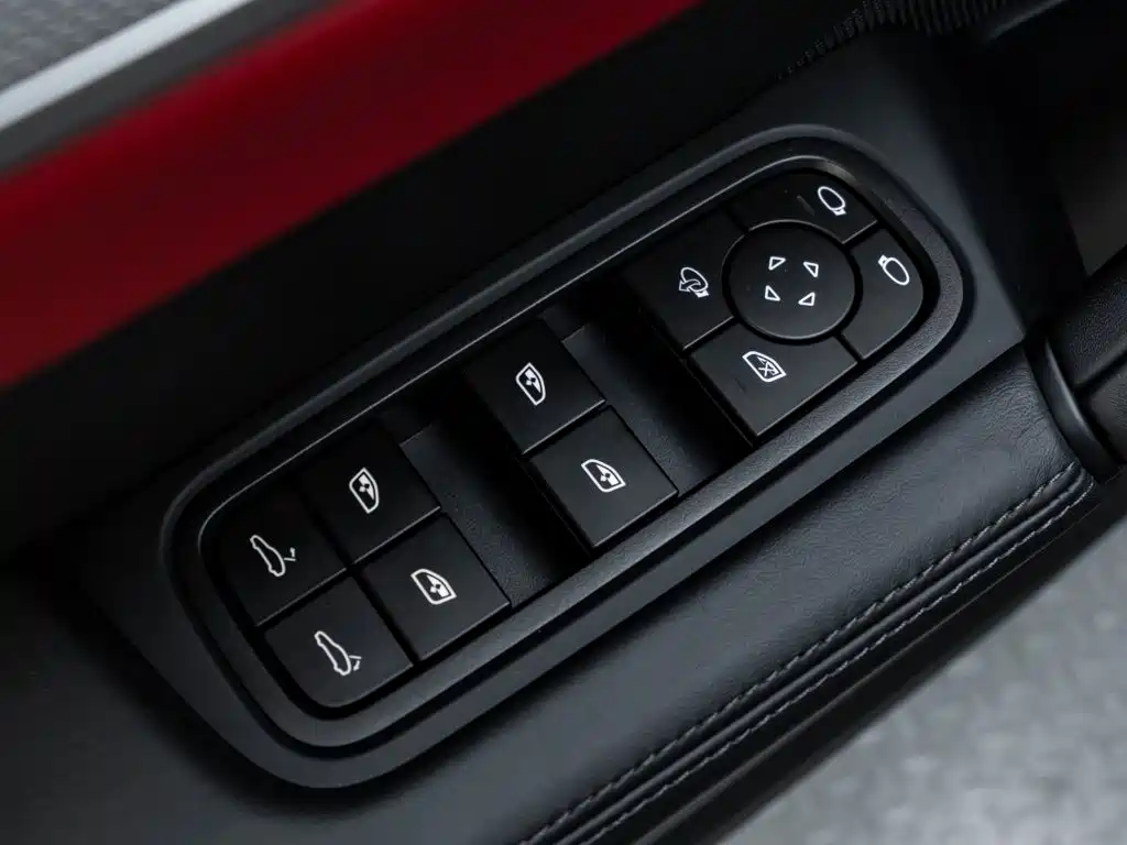 Porsche Cayenne — миниатюра 22