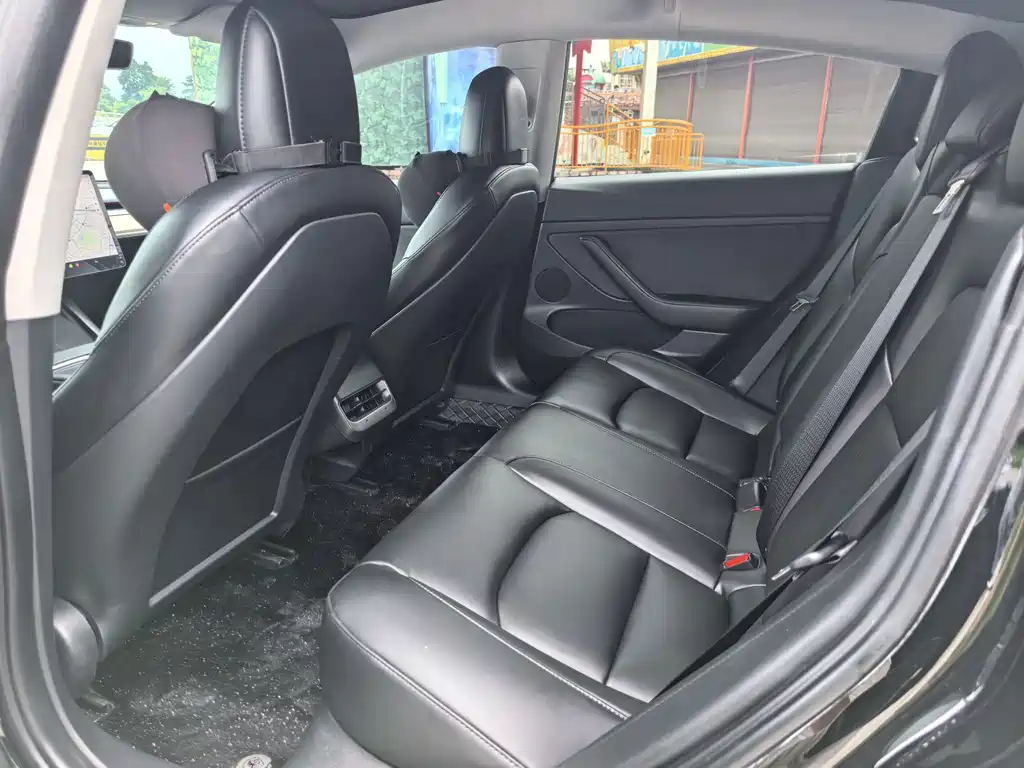 Tesla Model 3 — миниатюра 9