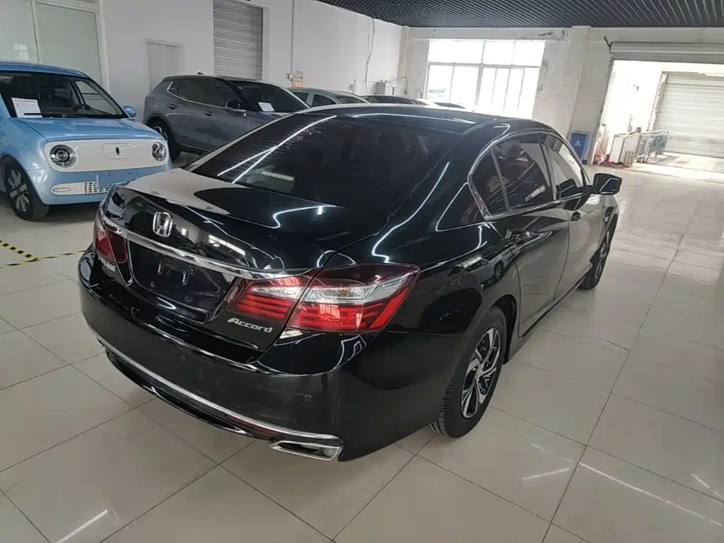 Honda Accord — миниатюра 7