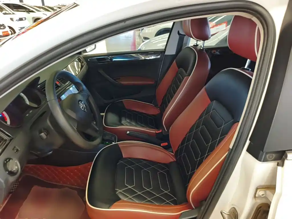 Skoda Rapid Spaceback — миниатюра 15