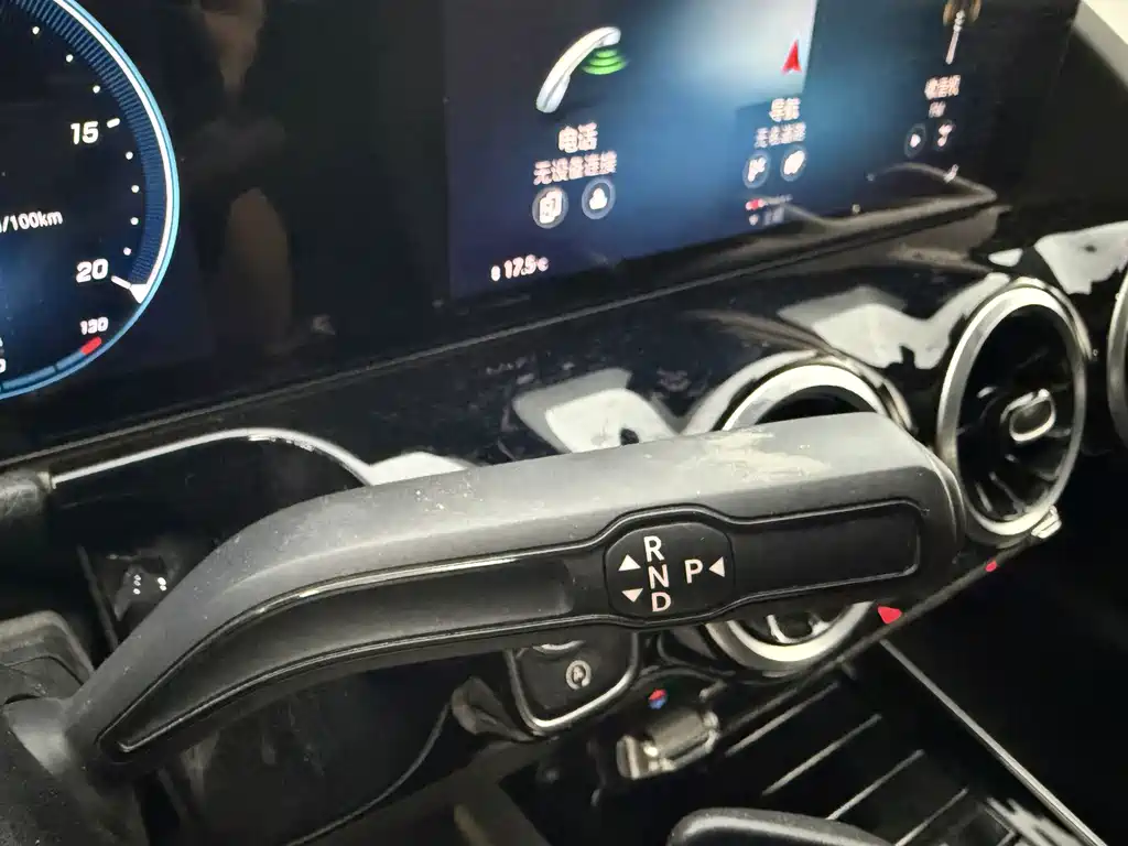 Mercedes-Benz GLA — миниатюра 10