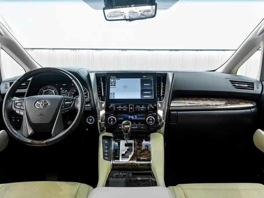 Toyota Alphard — миниатюра 14