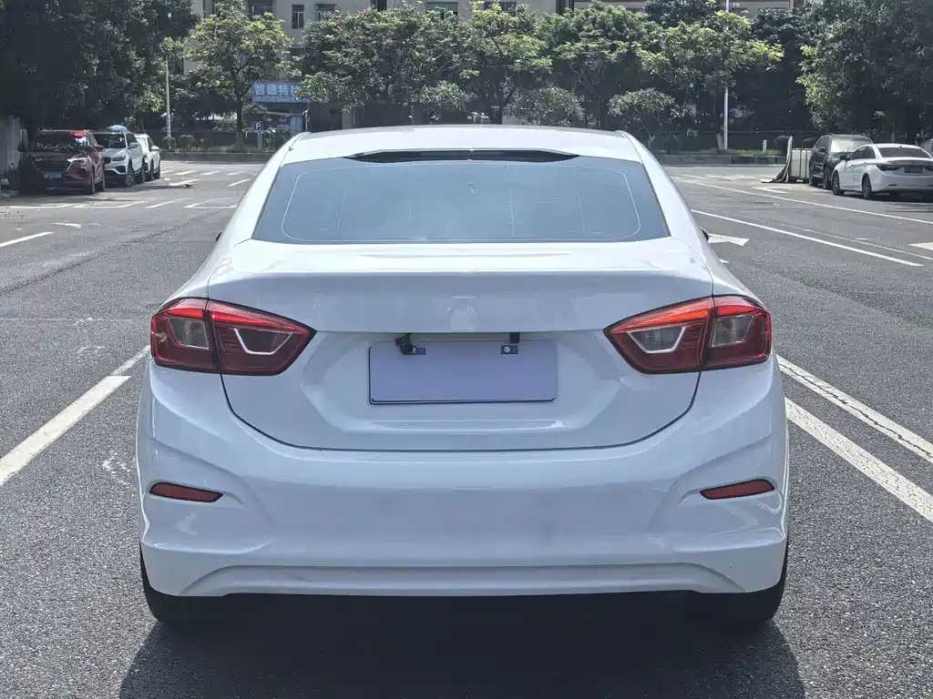 Chevrolet Cruze 1.5L Auto Pioneer Sunroof Edition, фото 4