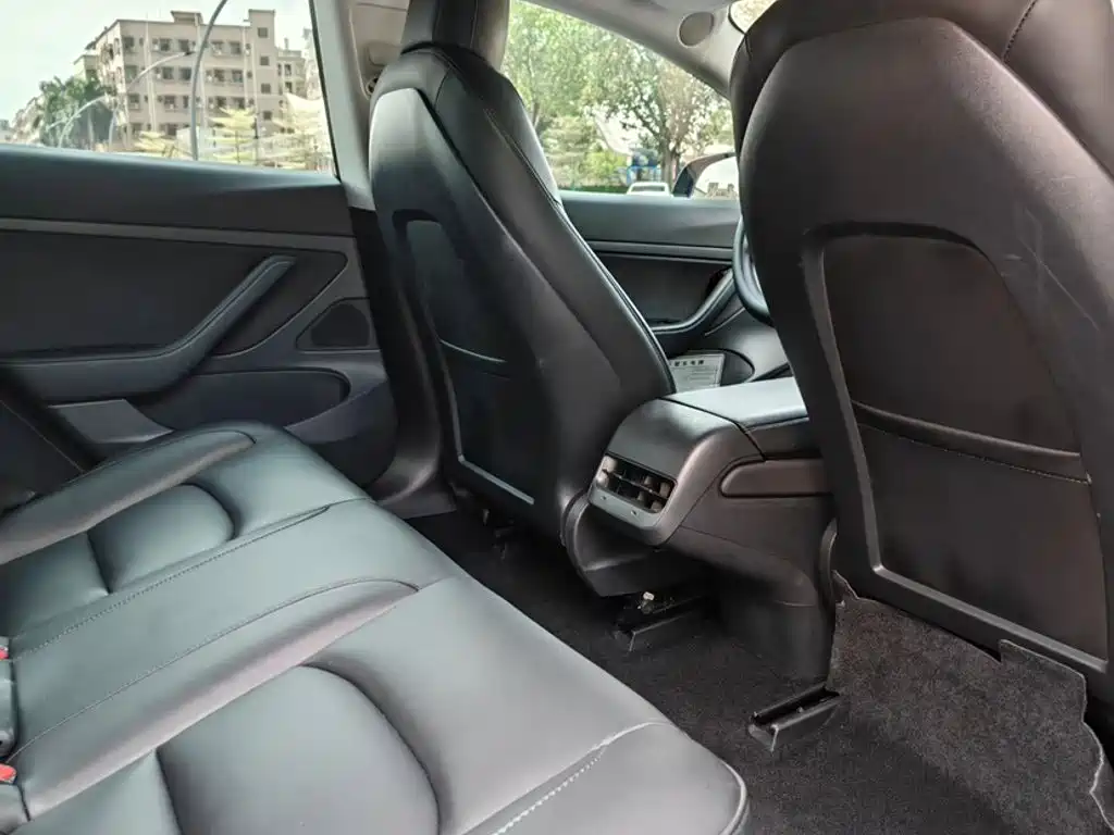Tesla Model 3 — миниатюра 12