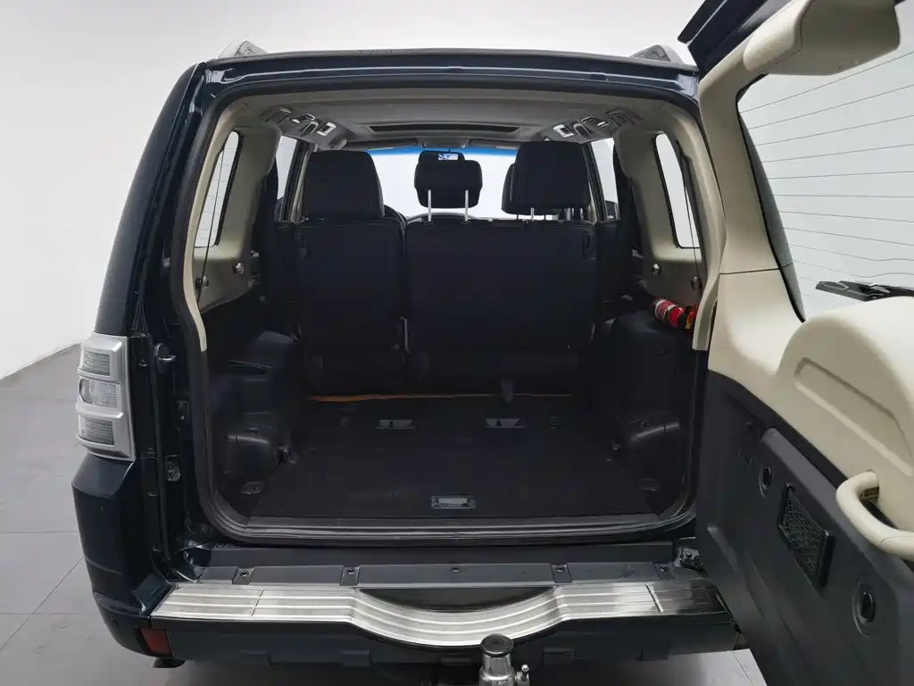 Mitsubishi Pajero (Import) — миниатюра 16