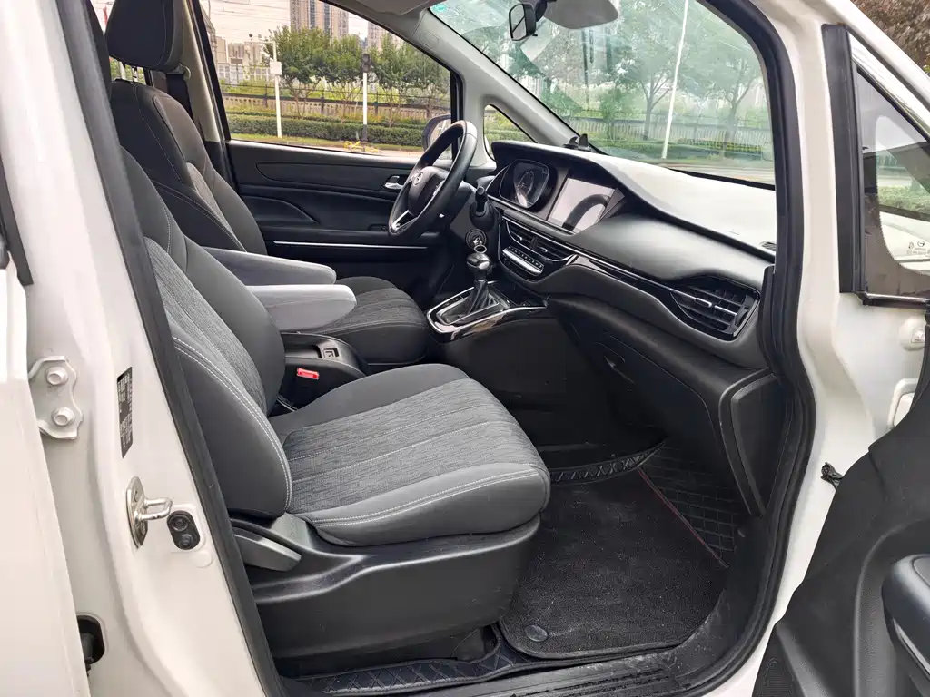 GAC Motor Trumpchi M6 — миниатюра 10