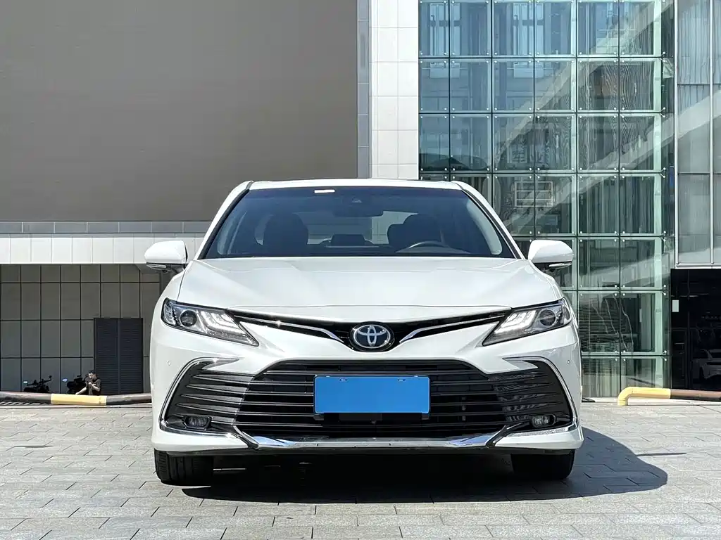 Toyota Camry — миниатюра 2