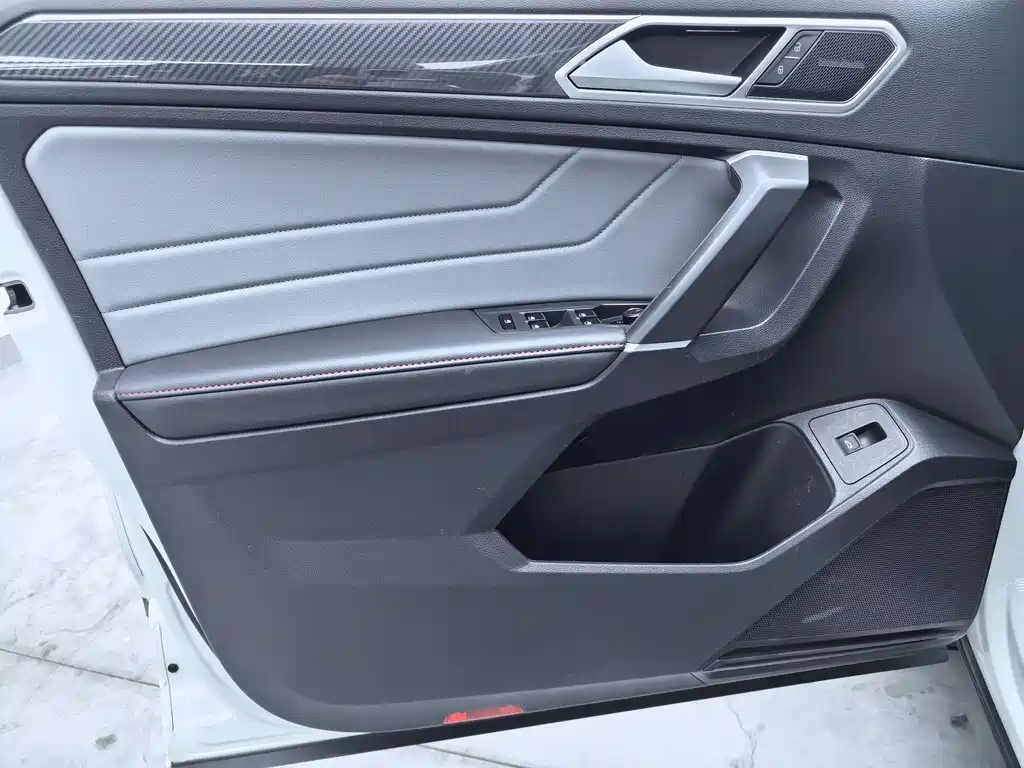 Volkswagen Tiguan L — миниатюра 5