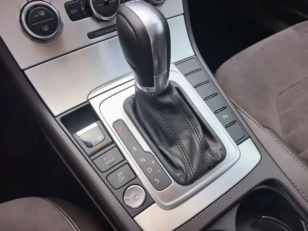 Volkswagen Magotan (Import) — миниатюра 14