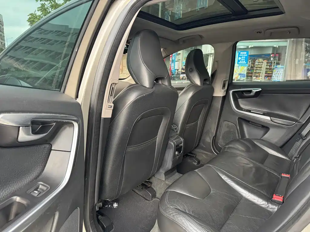 Volvo XC60 (Import) — миниатюра 9