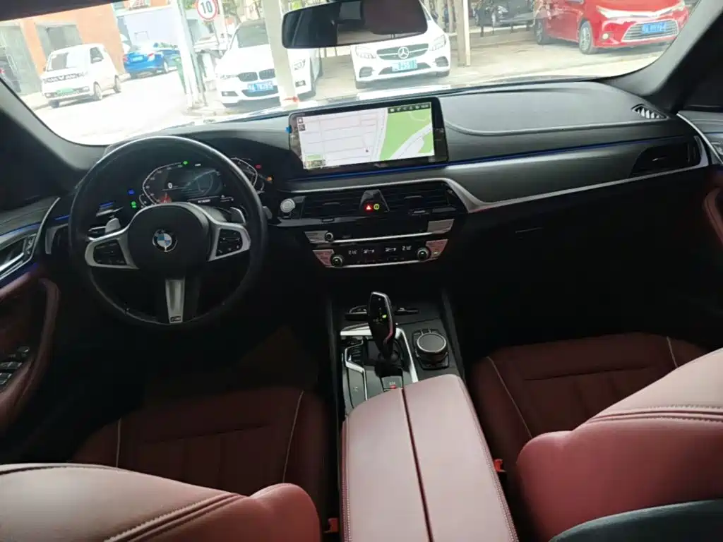 BMW 5 Series — миниатюра 10
