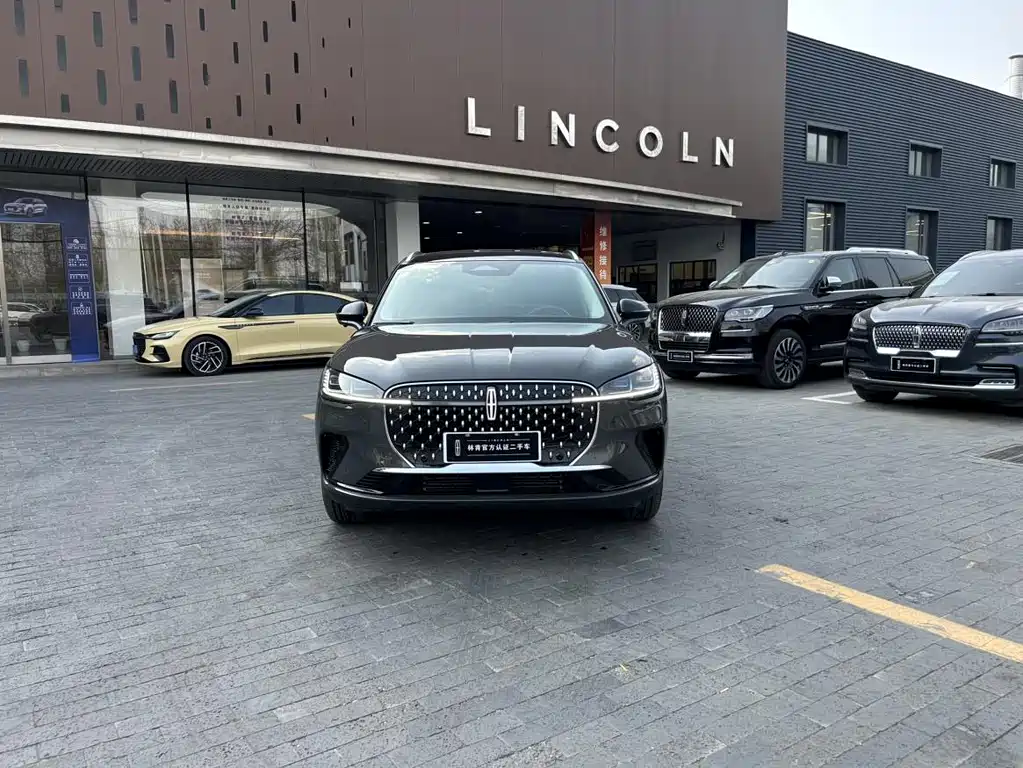 Lincoln Corsair — миниатюра 2