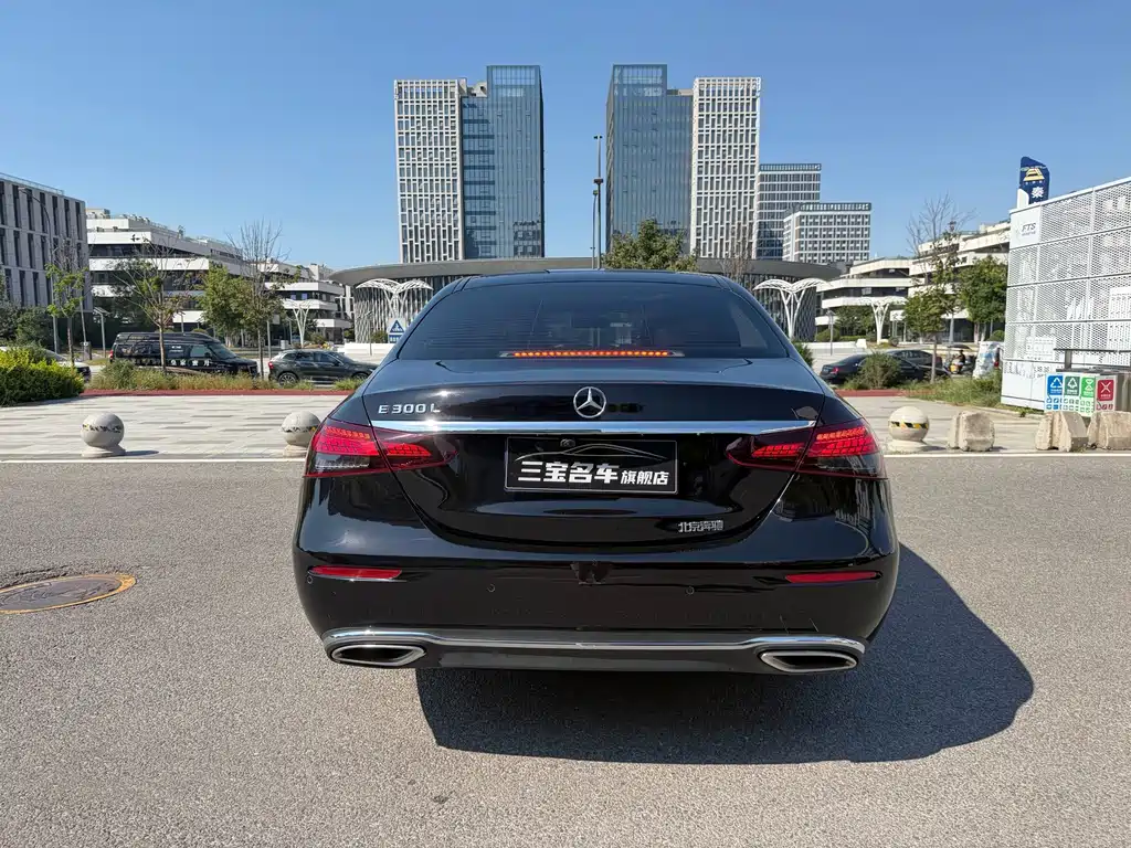 Mercedes-Benz E-Class — миниатюра 6