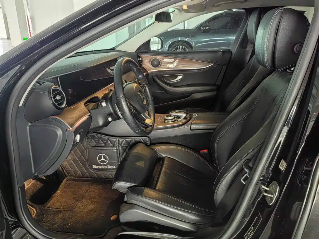 Mercedes-Benz E-Class — миниатюра 8
