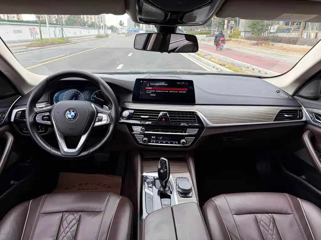 BMW 5 Series — миниатюра 7