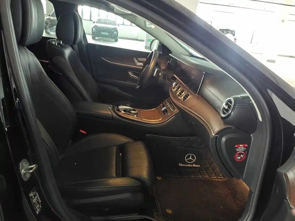 Mercedes-Benz E-Class — миниатюра 10