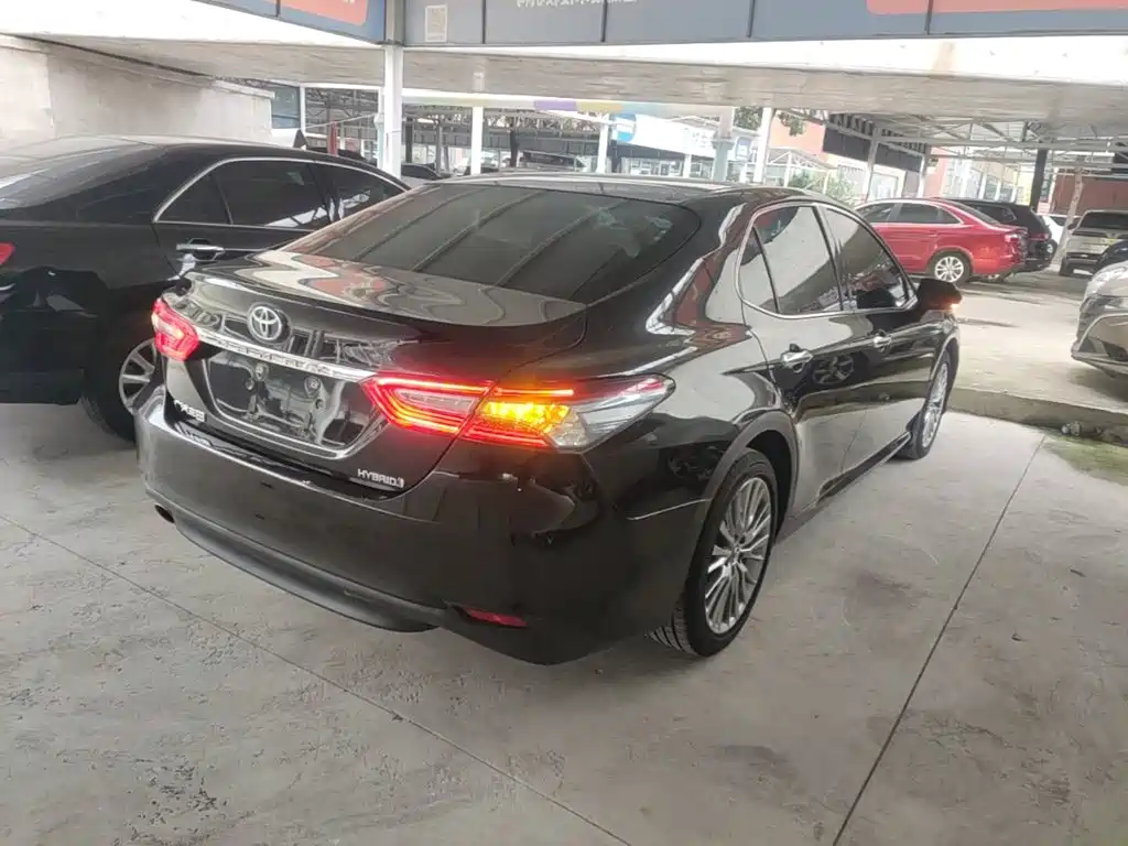 Toyota Camry — миниатюра 7