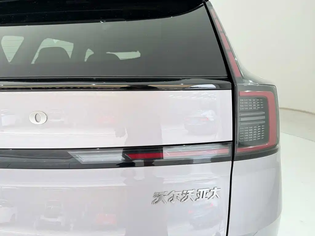 Volvo XC70 PHEV — миниатюра 10