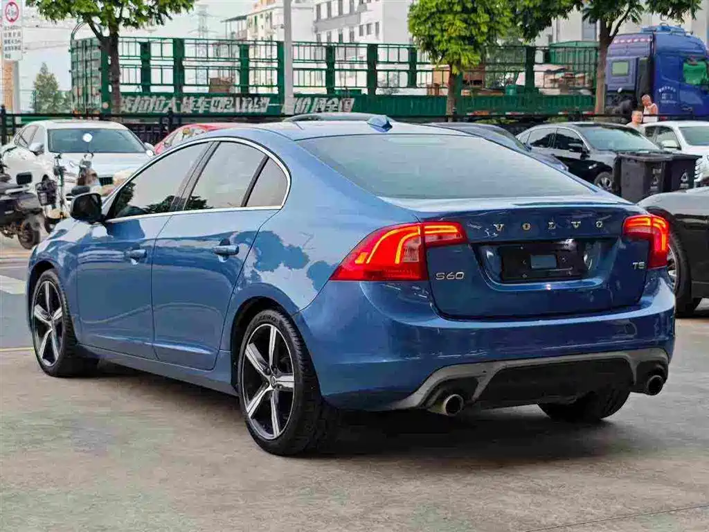 Volvo S60 (Import) — миниатюра 7